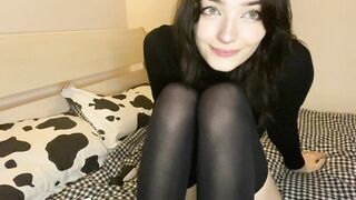 Upwaifu Rubs And Vibrates Her Pussy OnlyFans
